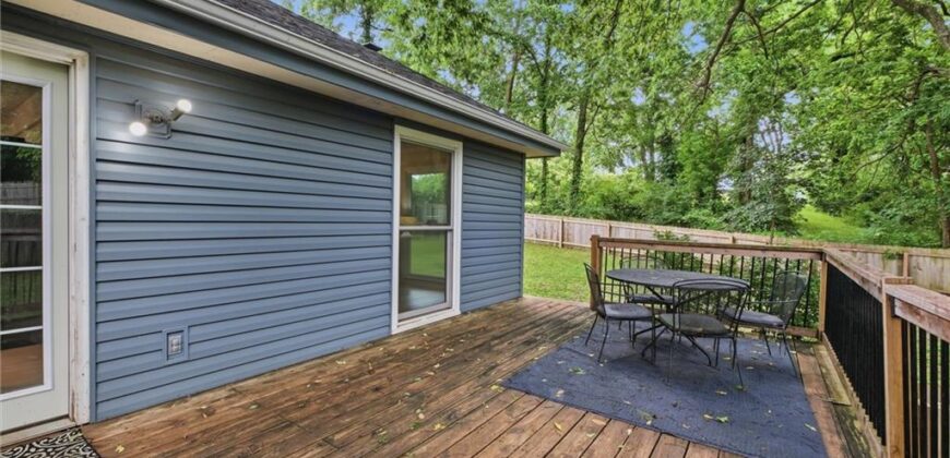 3701 NE Apple Tree Lane, Gladstone, MO 64119