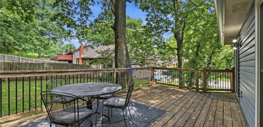 3701 NE Apple Tree Lane, Gladstone, MO 64119