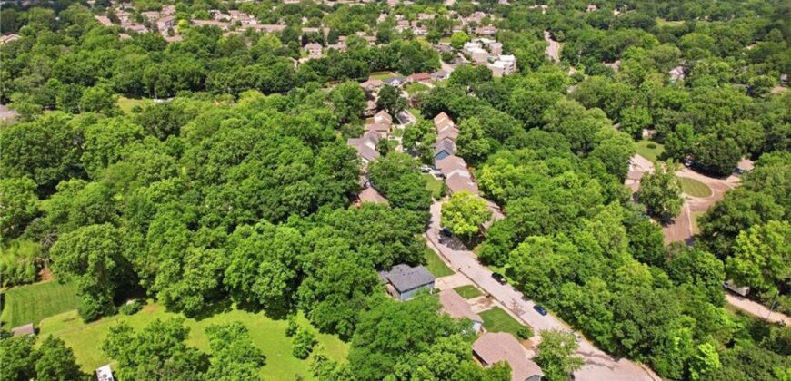 3701 NE Apple Tree Lane, Gladstone, MO 64119