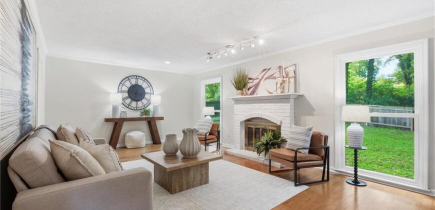 3701 NE Apple Tree Lane, Gladstone, MO 64119