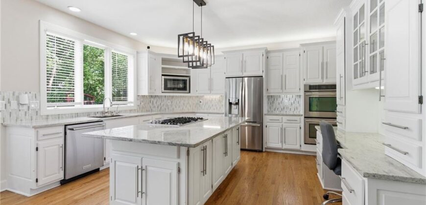4407 N MULBERRY Drive, Kansas City, MO 64116