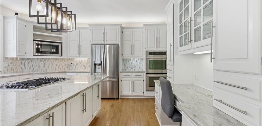4407 N MULBERRY Drive, Kansas City, MO 64116