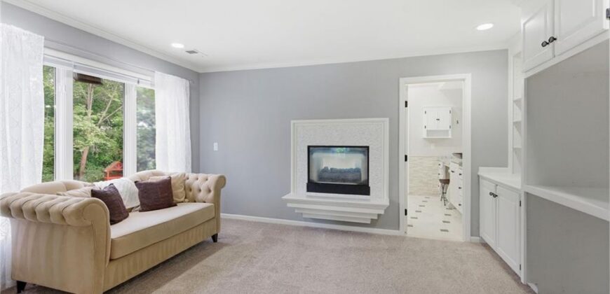 4407 N MULBERRY Drive, Kansas City, MO 64116
