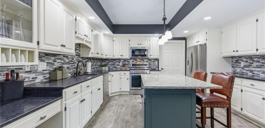 4407 N MULBERRY Drive, Kansas City, MO 64116