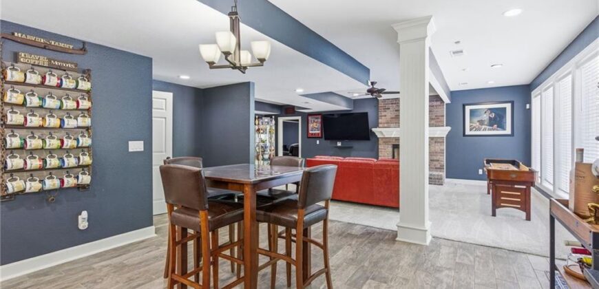 4407 N MULBERRY Drive, Kansas City, MO 64116
