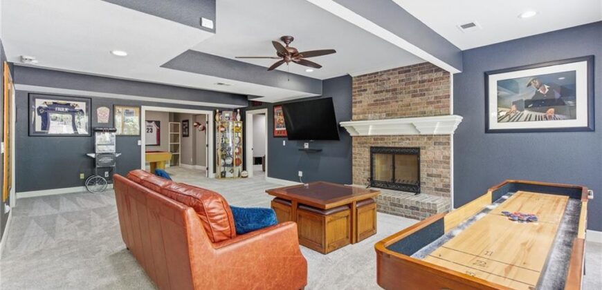 4407 N MULBERRY Drive, Kansas City, MO 64116