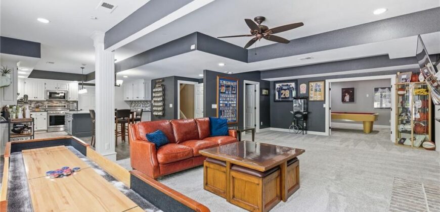 4407 N MULBERRY Drive, Kansas City, MO 64116