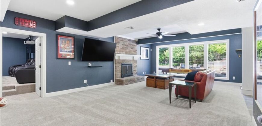 4407 N MULBERRY Drive, Kansas City, MO 64116
