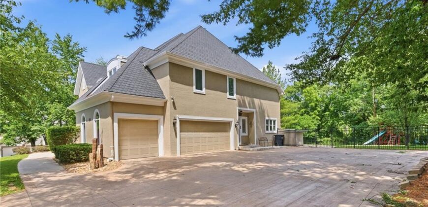4407 N MULBERRY Drive, Kansas City, MO 64116
