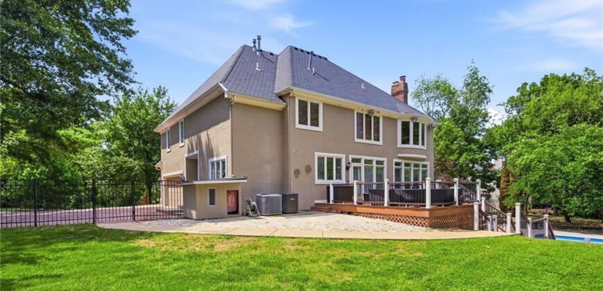 4407 N MULBERRY Drive, Kansas City, MO 64116