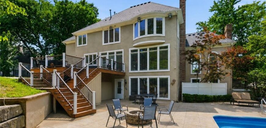 4407 N MULBERRY Drive, Kansas City, MO 64116
