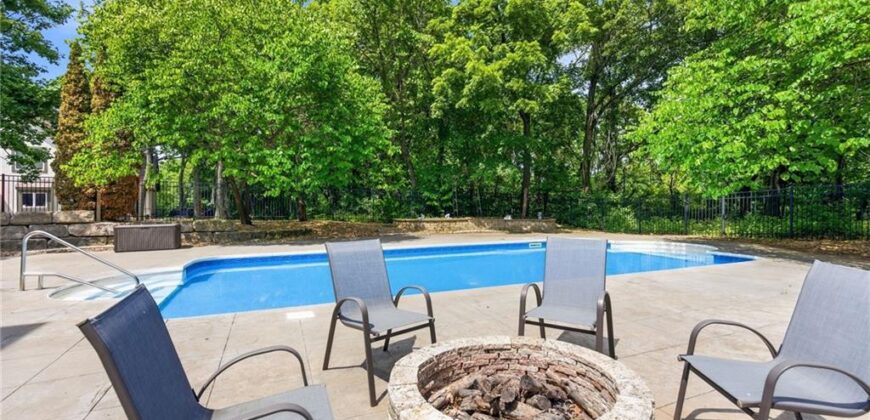 4407 N MULBERRY Drive, Kansas City, MO 64116
