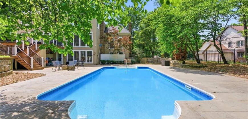 4407 N MULBERRY Drive, Kansas City, MO 64116