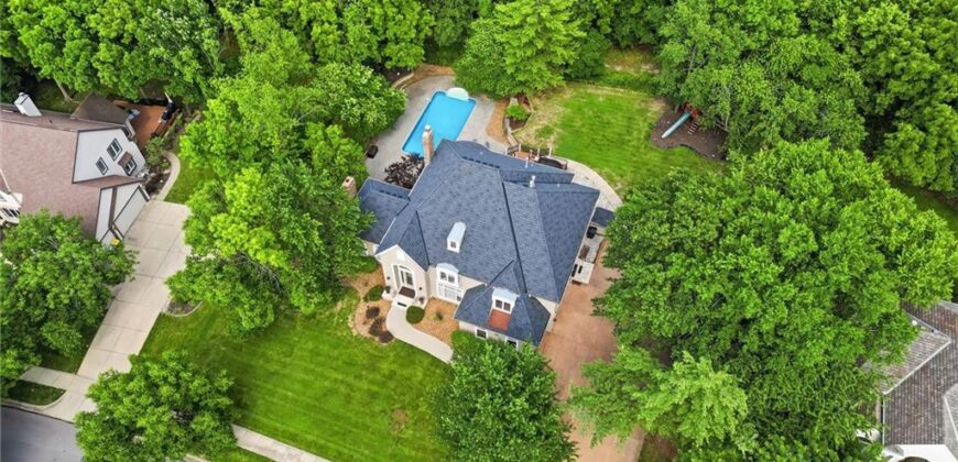 4407 N MULBERRY Drive, Kansas City, MO 64116