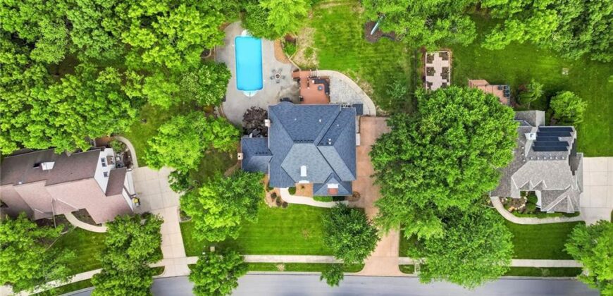 4407 N MULBERRY Drive, Kansas City, MO 64116