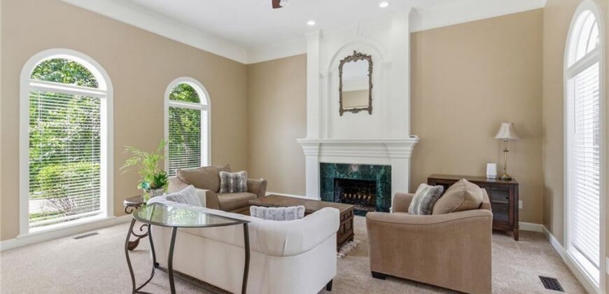 4407 N MULBERRY Drive, Kansas City, MO 64116
