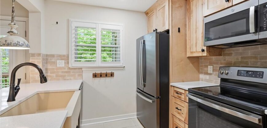 8346 NW Barrybrooke Drive, Kansas City, MO 64151
