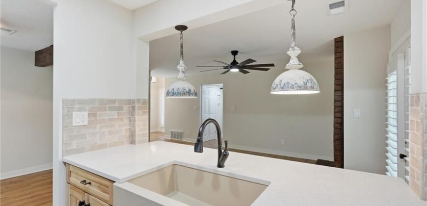 8346 NW Barrybrooke Drive, Kansas City, MO 64151