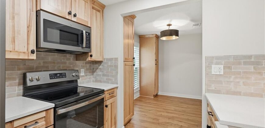 8346 NW Barrybrooke Drive, Kansas City, MO 64151