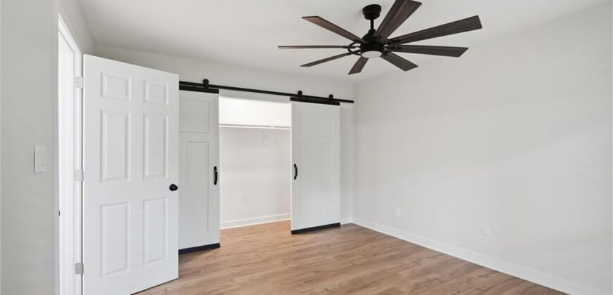 8346 NW Barrybrooke Drive, Kansas City, MO 64151