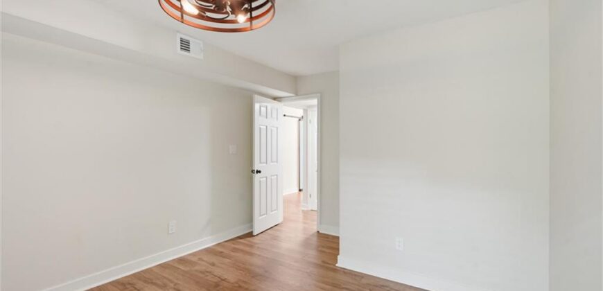 8346 NW Barrybrooke Drive, Kansas City, MO 64151