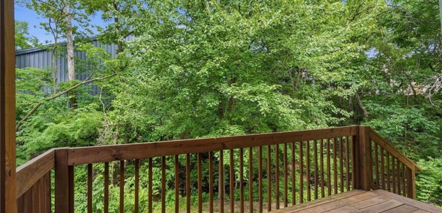 8346 NW Barrybrooke Drive, Kansas City, MO 64151
