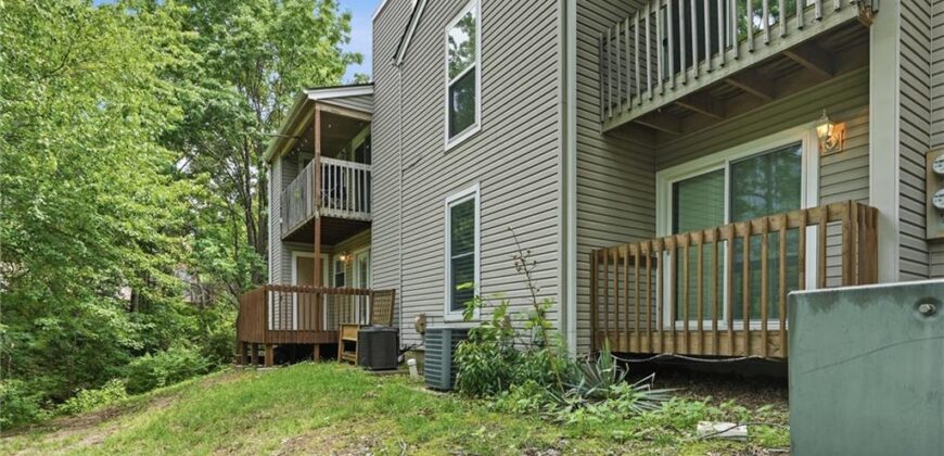 8346 NW Barrybrooke Drive, Kansas City, MO 64151