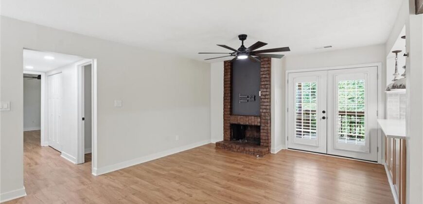 8346 NW Barrybrooke Drive, Kansas City, MO 64151
