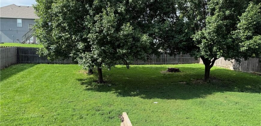 104 Spinnaker Drive, Smithville, MO 64089