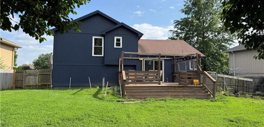 104 Spinnaker Drive, Smithville, MO 64089