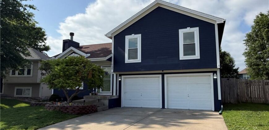 104 Spinnaker Drive, Smithville, MO 64089