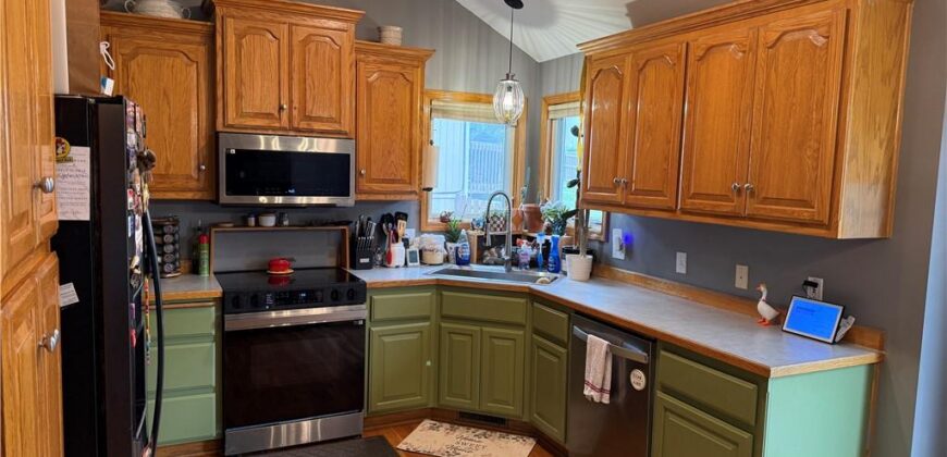 104 Spinnaker Drive, Smithville, MO 64089