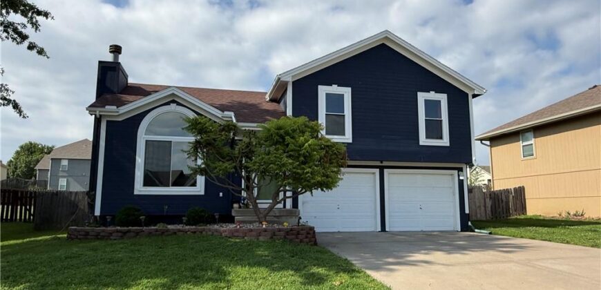 104 Spinnaker Drive, Smithville, MO 64089