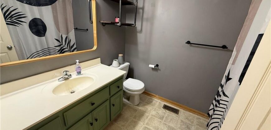 104 Spinnaker Drive, Smithville, MO 64089