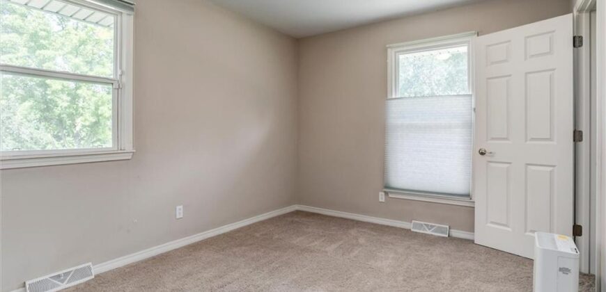 10101 NW MIRROR LAKE Court, Kansas City, MO 64152