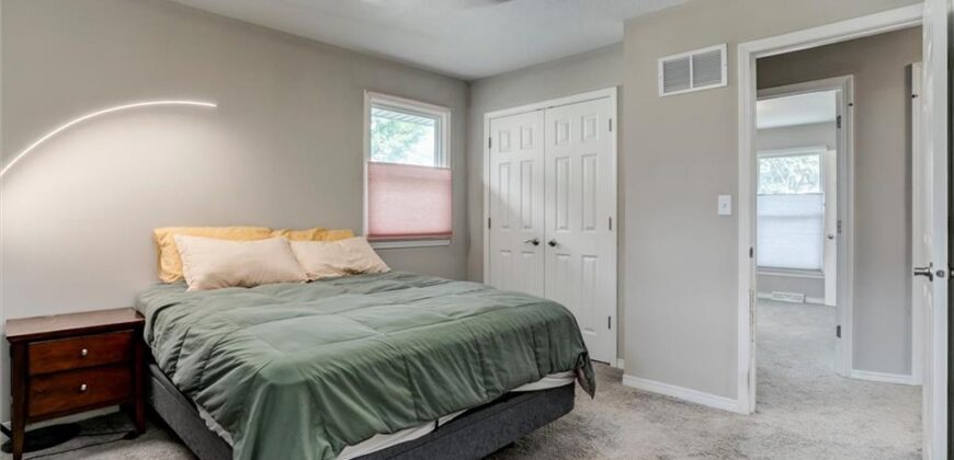 10101 NW MIRROR LAKE Court, Kansas City, MO 64152