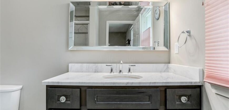 10101 NW MIRROR LAKE Court, Kansas City, MO 64152
