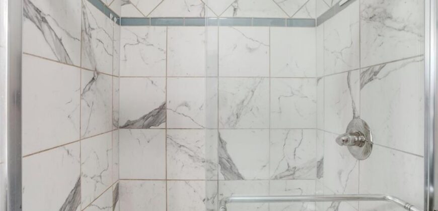 10101 NW MIRROR LAKE Court, Kansas City, MO 64152