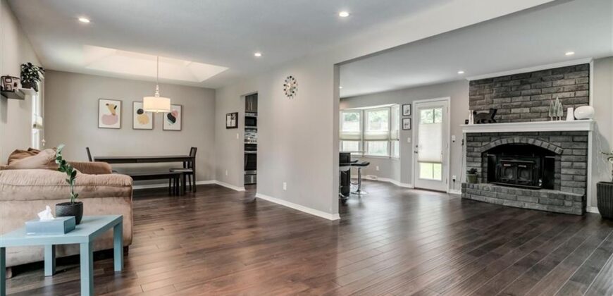 10101 NW MIRROR LAKE Court, Kansas City, MO 64152
