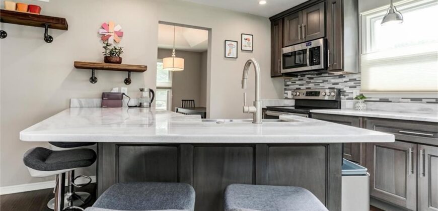 10101 NW MIRROR LAKE Court, Kansas City, MO 64152