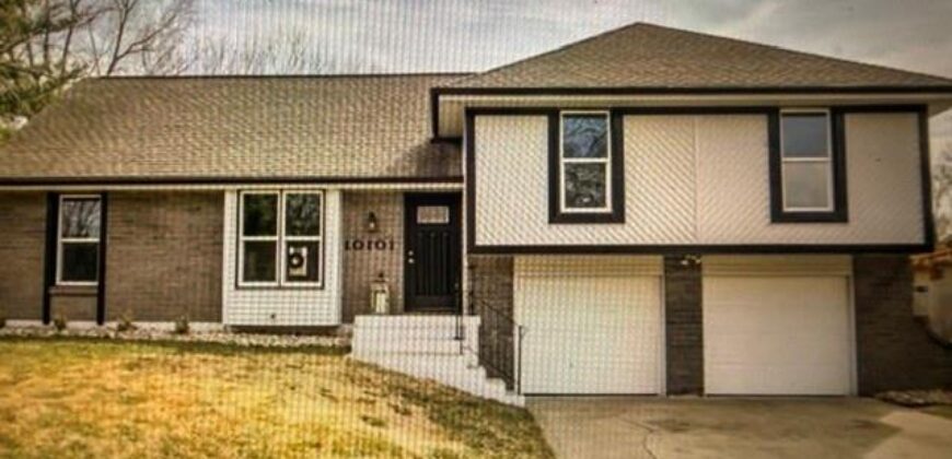 10101 NW MIRROR LAKE Court, Kansas City, MO 64152