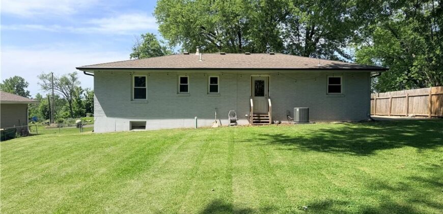 13101 NW Porter Road, Parkville, MO 64152