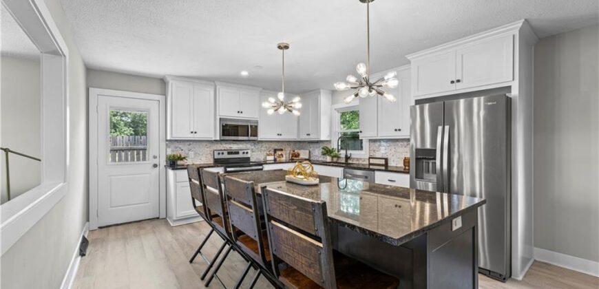13101 NW Porter Road, Parkville, MO 64152