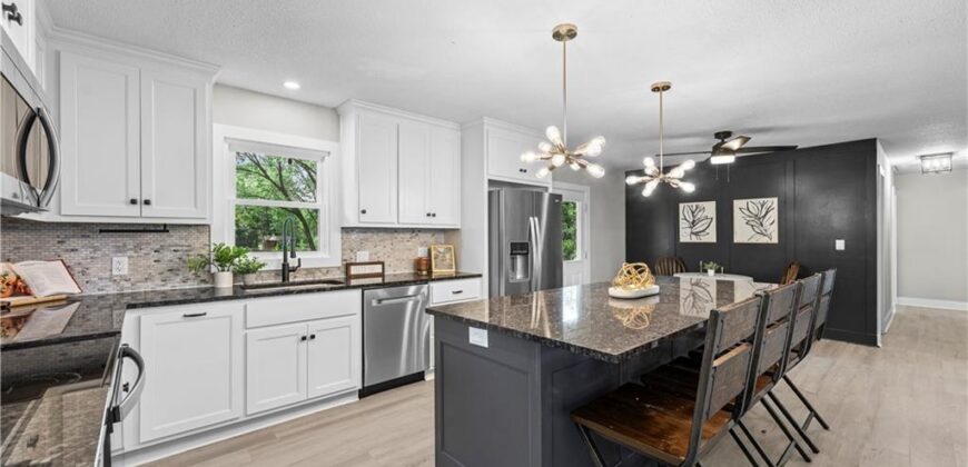 13101 NW Porter Road, Parkville, MO 64152