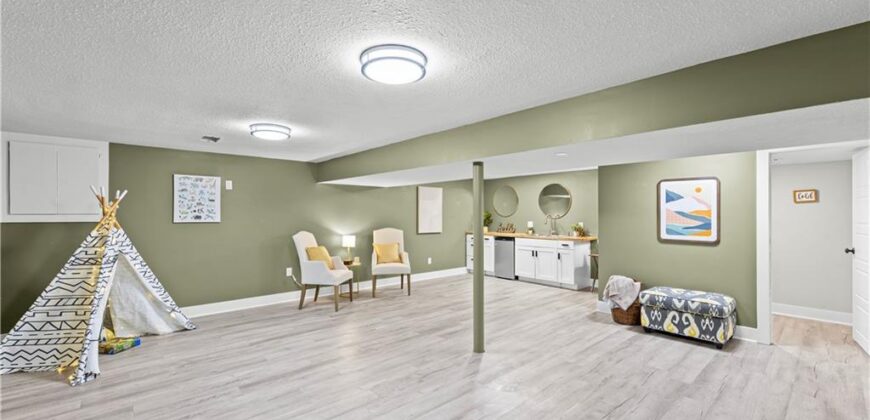 13101 NW Porter Road, Parkville, MO 64152