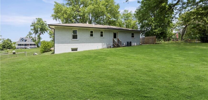 13101 NW Porter Road, Parkville, MO 64152