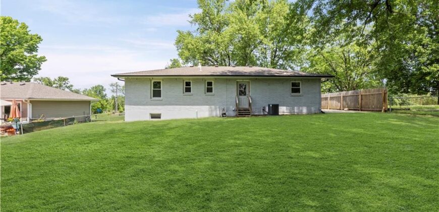 13101 NW Porter Road, Parkville, MO 64152