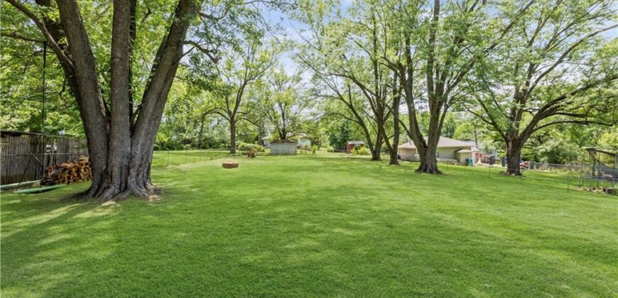 13101 NW Porter Road, Parkville, MO 64152