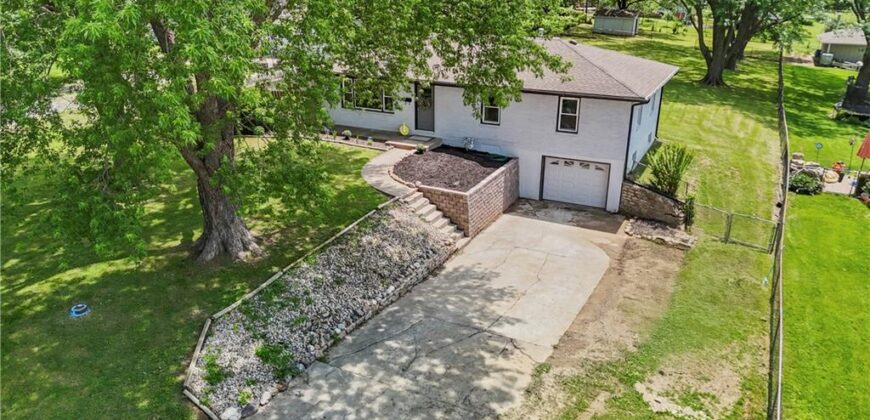 13101 NW Porter Road, Parkville, MO 64152