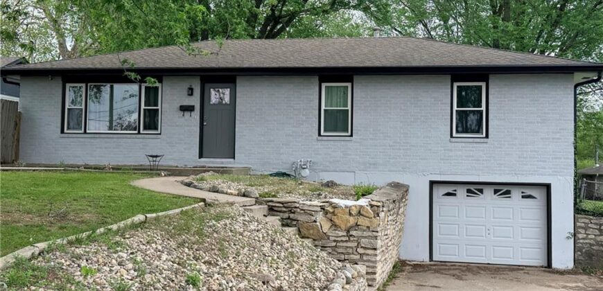 13101 NW Porter Road, Parkville, MO 64152